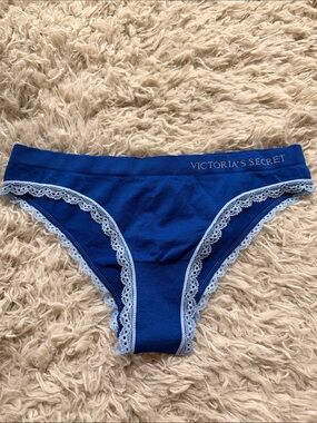 NWT Seamless Scrunch Back Victoria's Secret Cheekini Blue Small
